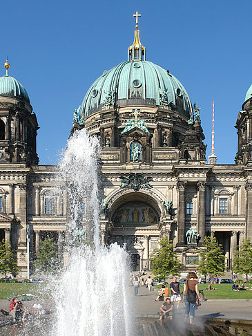 Foto Brunnen im Lustgarten - Berlin