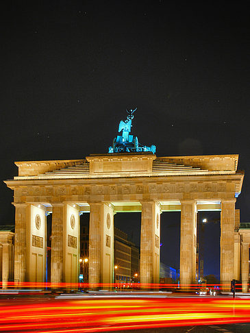 Fotos Brandenburger Tor mit Straßenverkehr