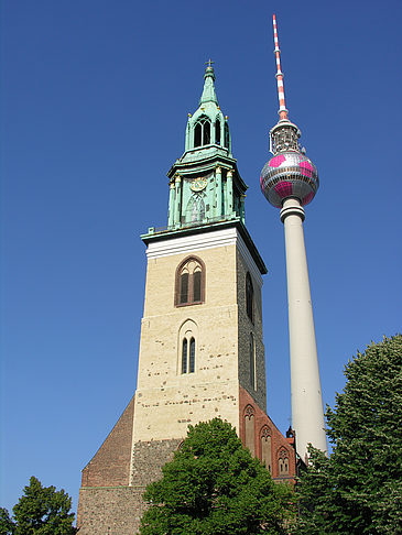 Fernsehturm und Marienkirche Fotos