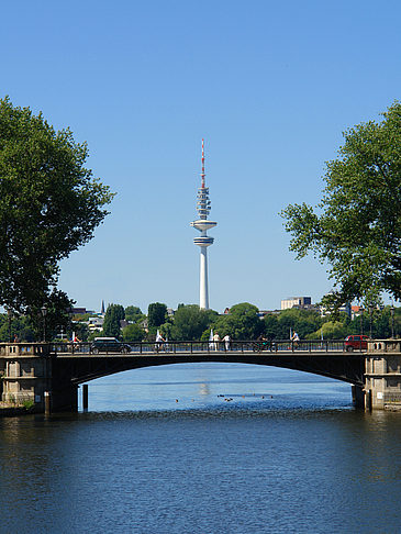 Schwanenwikbrücke und Heinrich-Hertz-Turm Foto 