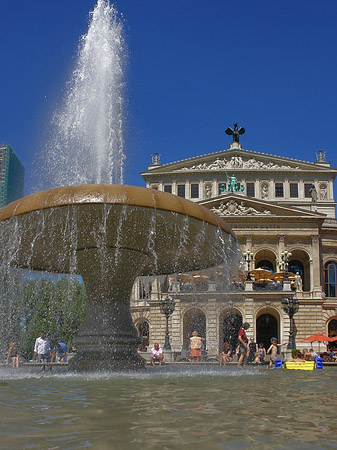 Foto Alte Oper mit Brunnen - Frankfurt am Main