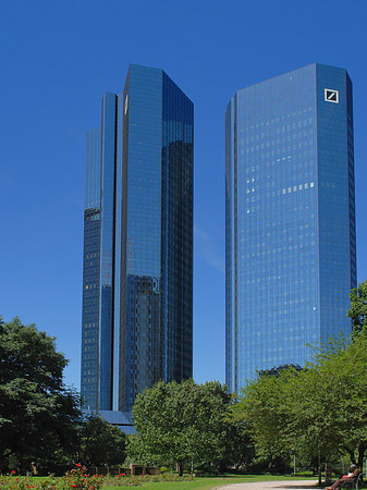 Deutsche Bank mit Weg Foto 