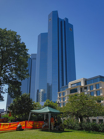 Foto Deutsche Bank mit Zelt - Frankfurt am Main