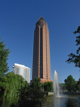 Foto Messeturm mit Ludwig-Erhard-Anlage