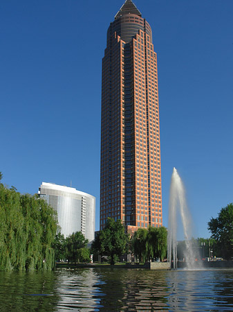 Foto Messeturm mit Ludwig-Erhard-Anlage