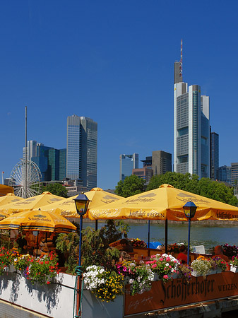 Fotos Skyline von Frankfurt mit Schöfferhofer Weizen | Frankfurt am Main