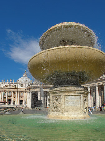 Foto Brunnen mit Petersdom