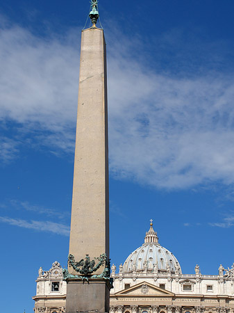 Fotos Obelisk mit dem Petersdom