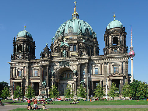 Berliner Dom mit Lustgarten Foto 