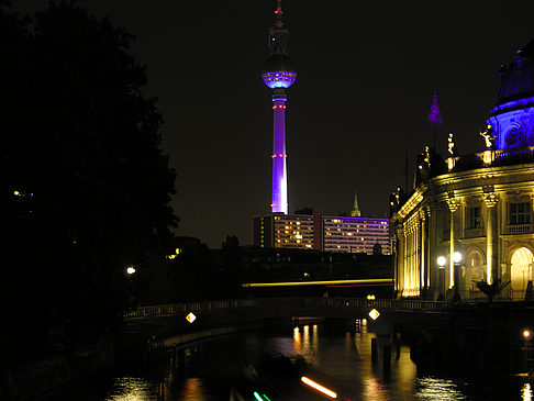 Foto Bodemuseum und Fernsehturm