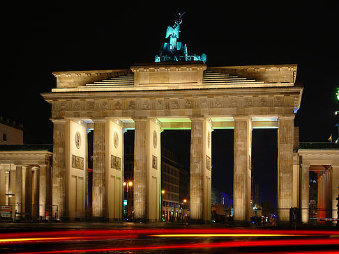 Fotos Brandenburger Tor mit Straßenverkehr