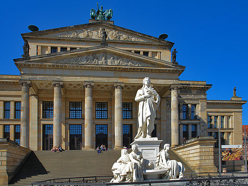 Fotos Schillerdenkmal mit Konzerthaus | Berlin