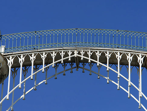 Brücke zwischen den Schlosstürmen