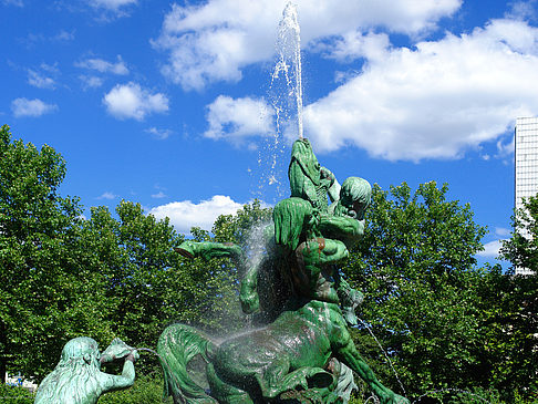 Foto Brunnen auf dem Platz der Republik - Hamburg