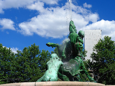 Foto Brunnen auf dem Platz der Republik