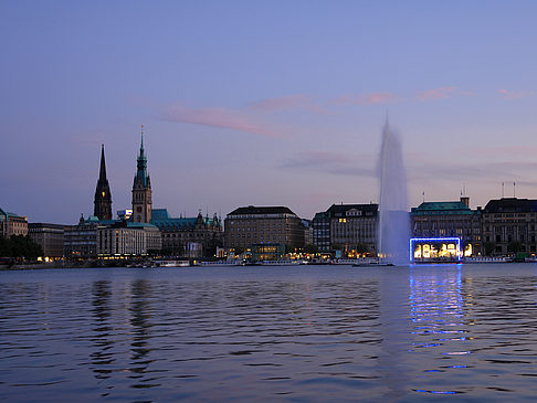 Fontäne auf der Binnenalster Fotos