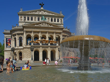 Foto Alte Oper mit Brunnen - Frankfurt am Main