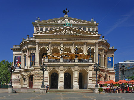 Fotos Alte Oper mit Schirmen | Frankfurt am Main