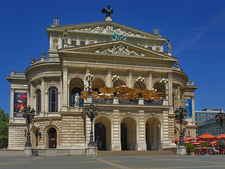 Alte Oper mit Schirmen Fotos