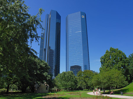 Fotos Deutsche Bank mit Weg