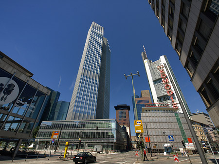 Foto Eurotower hinter Schauspiel Frankfurt