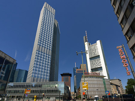 Foto Eurotower hinter Schauspiel Frankfurt