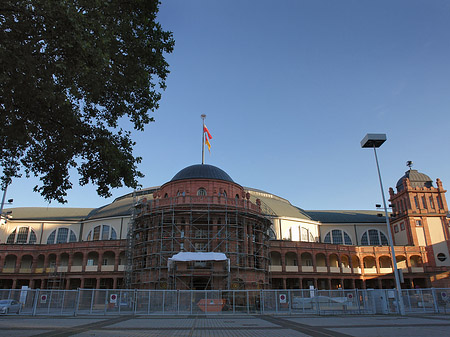 Festhalle auf Messeplatz Foto 