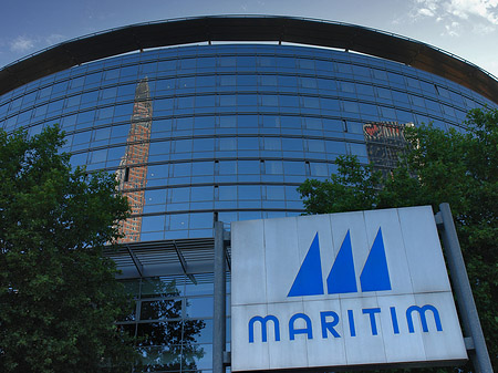 Schild vor dem Maritimhotel Fotos