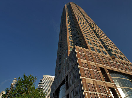 Fotos Messeturm von unten | Frankfurt am Main