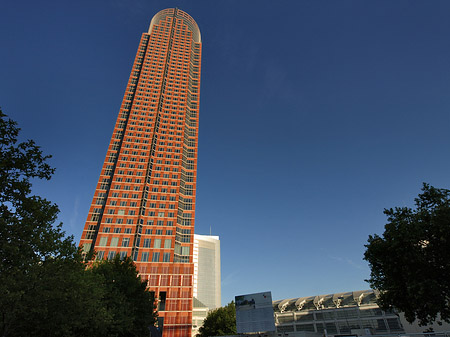 Foto Messeturm mit Kastor - Frankfurt am Main