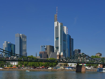 Fotos Skyline von Frankfurt mit eisernem Steg