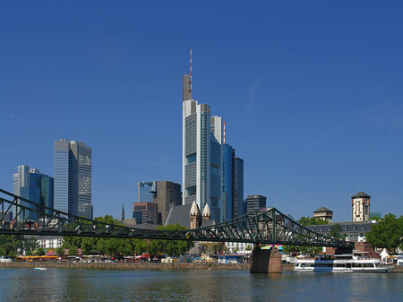 Fotos Skyline von Frankfurt mit eisernem Steg