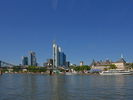 Foto Skyline von Frankfurt mit Saalhof