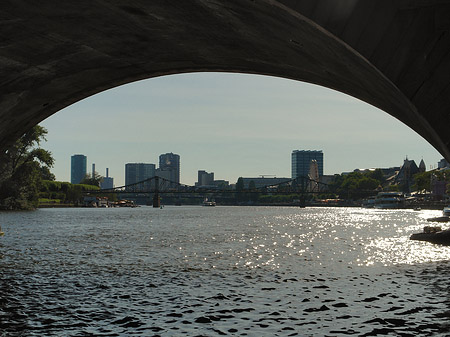 Foto Unter der alten Brücke - Frankfurt am Main