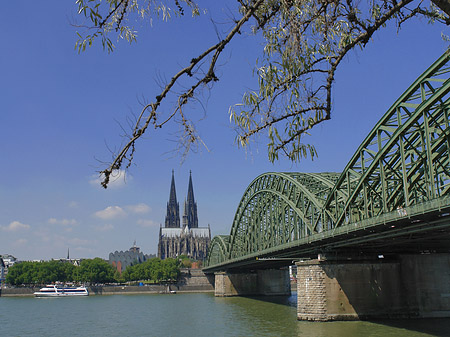 Hohenzollernbrücke am Kölner Dom Fotos