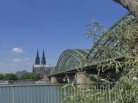 Hohenzollernbrücke am Kölner Dom Foto 