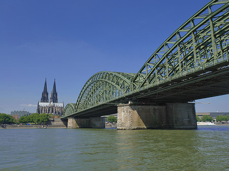 Hohenzollernbrücke am Kölner Dom Fotos