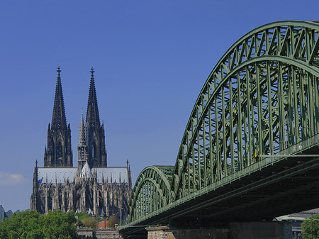 Hohenzollernbrücke beim Kölner Dom Fotos