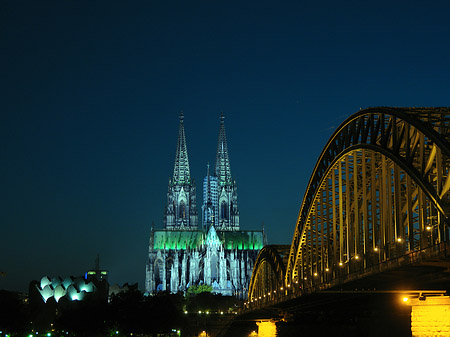 Fotos Kölner Dom hinter der Hohenzollernbrücke | Köln