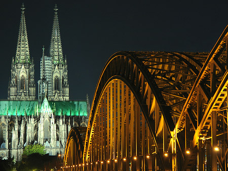 Fotos Kölner Dom hinter der Hohenzollernbrücke