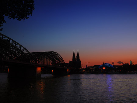 Fotos Kölner Dom hinter der Hohenzollernbrücke | Köln