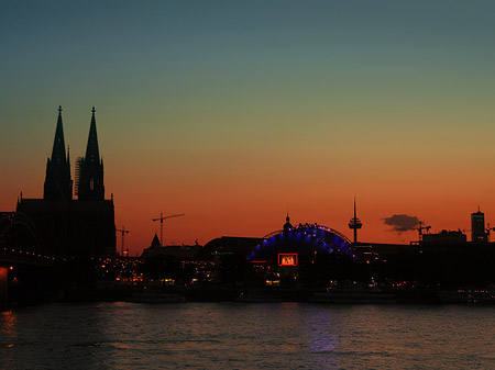 Fotos Kölner Dom neben Musical Dome | Köln