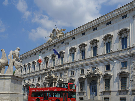 Fotos Quirinalspalast mit Bus