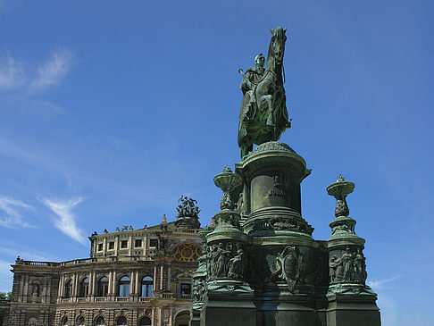 Fotos König-Johann-Statue mit Semperoper | Dresden