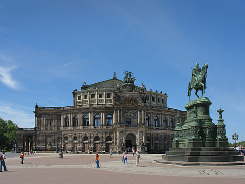 Foto König-Johann-Statue mit Semperoper - Dresden