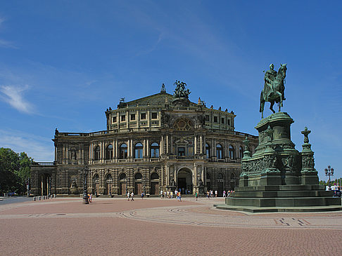 Fotos König-Johann-Statue mit Semperoper | Dresden