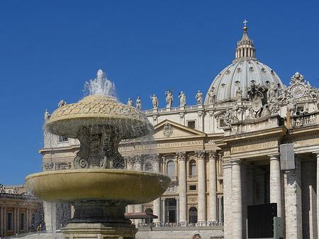 Brunnen mit Petersdom Foto 